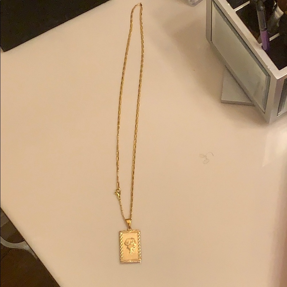 Rose pendant necklace